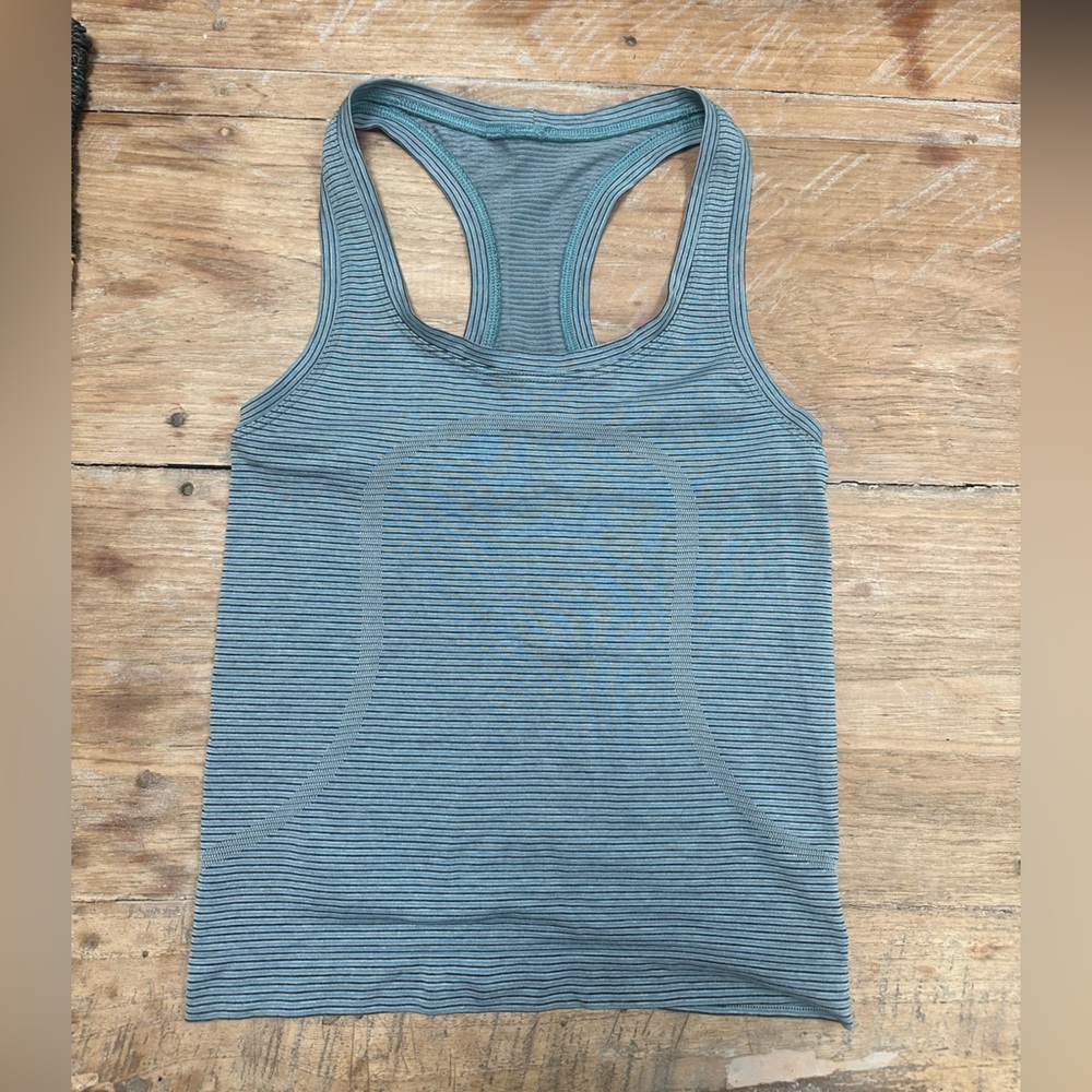 LULULEMON Swiftly Tech cropped tank.
